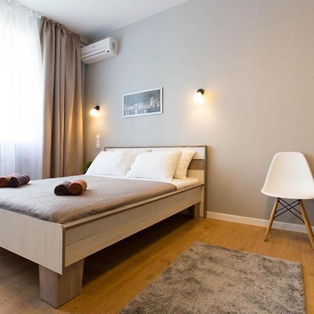 Modern Studio, Metro Yaroslava Mudroho And Universytet - Chernyshevska Str 95-2 Harkov Kültér fotó